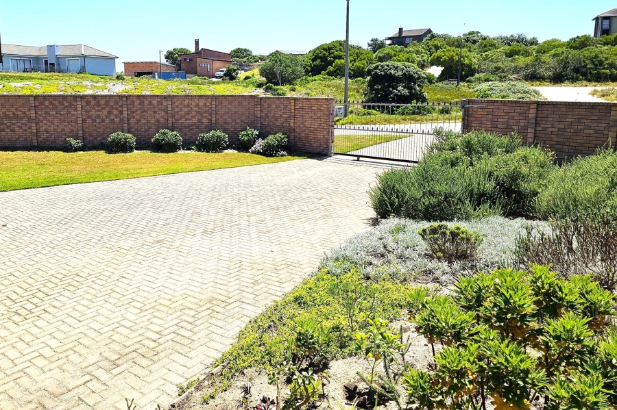 6 Bedroom Property for Sale in Paradise Beach Eastern Cape